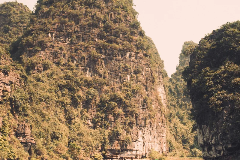 Thuyền trên sông Tràng An